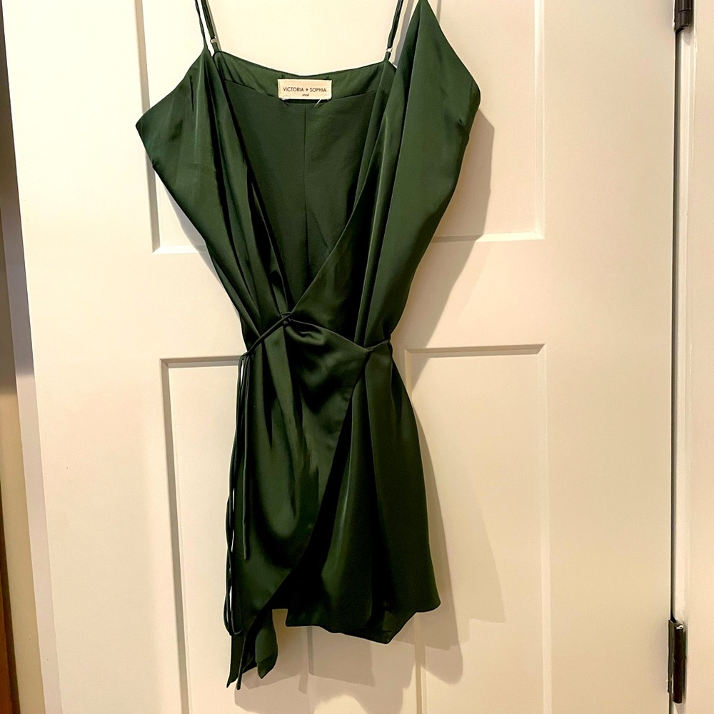 Satin green tie around cocktail dress